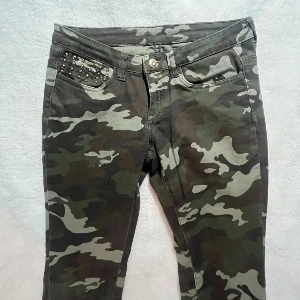 Size: 7 Jean - Picture 6 of 6